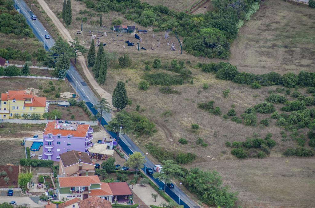 Vila In Lavanda Fazana Exterior photo