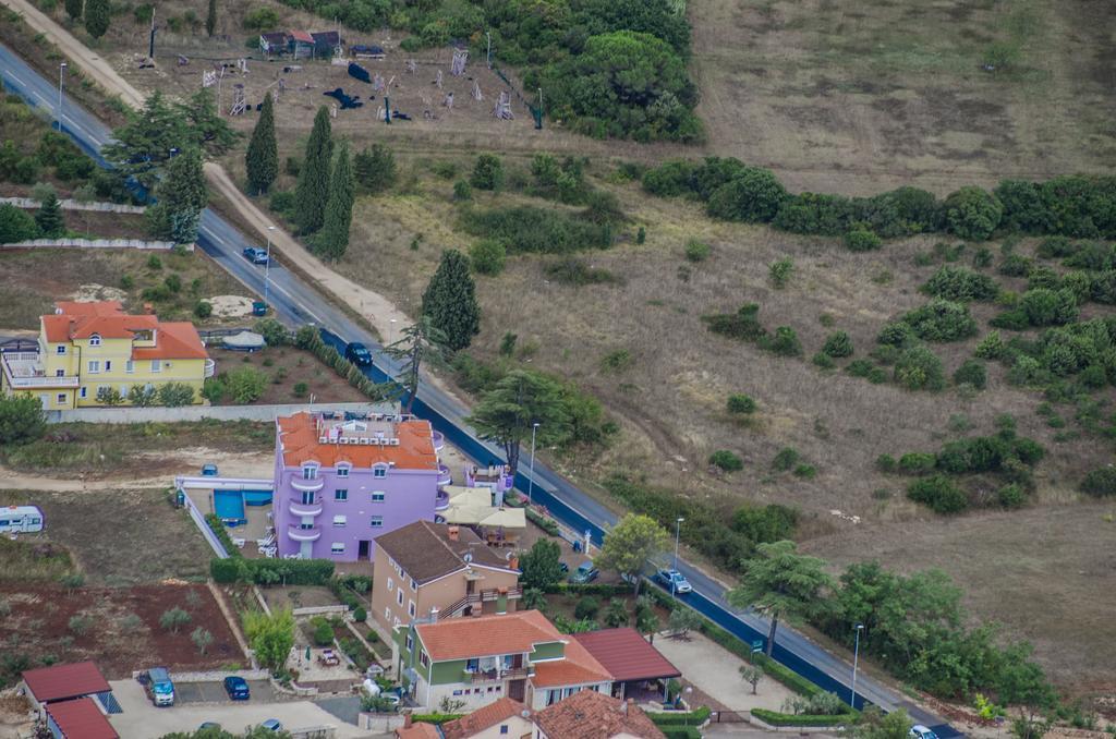 Vila In Lavanda Fazana Exterior photo