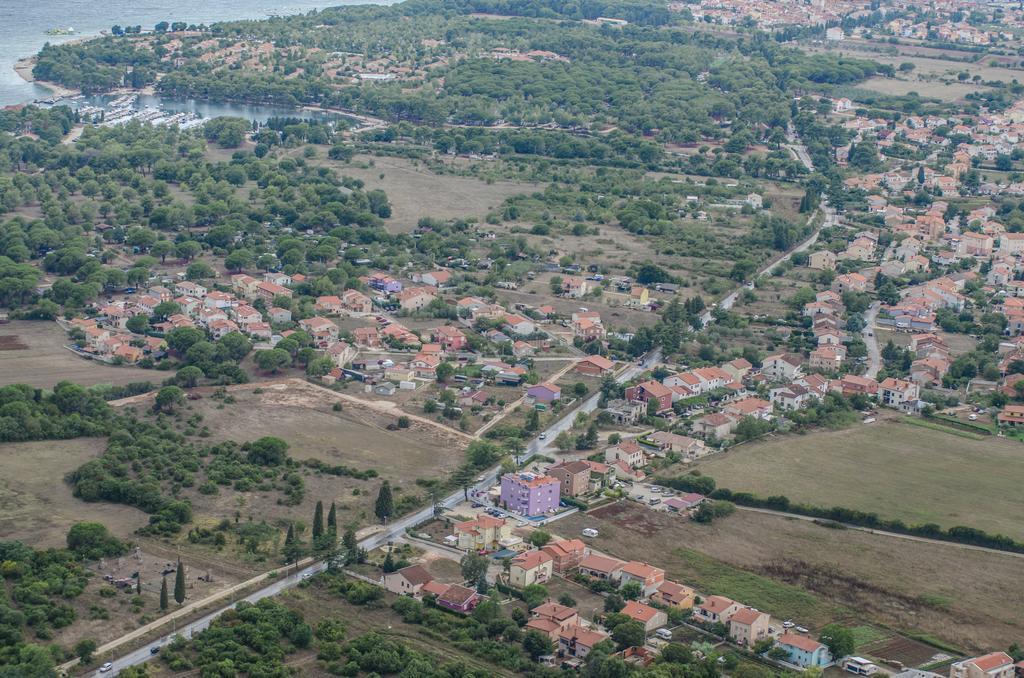 Vila In Lavanda Fazana Exterior photo