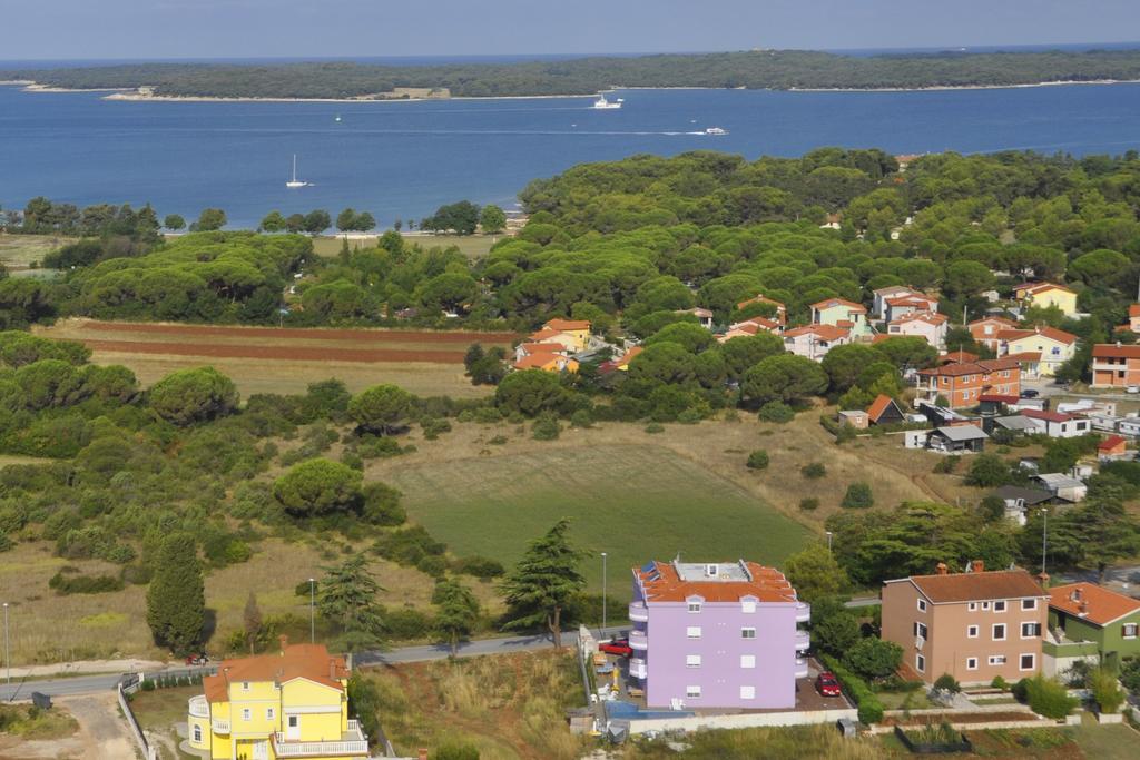 Vila In Lavanda Fazana Exterior photo