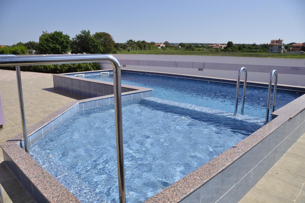 Vila In Lavanda Fazana Exterior photo