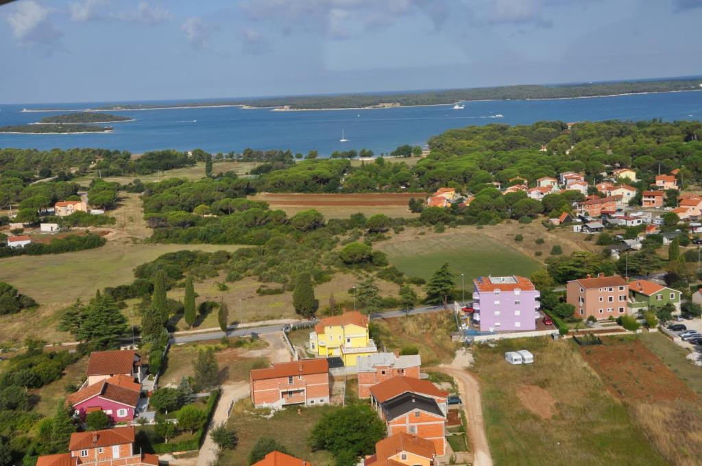 Vila In Lavanda Fazana Exterior photo